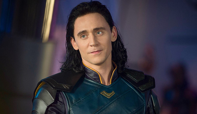 'Loki' - Tom Hiddleston lộ 'hint' đính hôn với bạn gái, chính thức '1 nhà' sau thời gian sống chung? - Hình 8