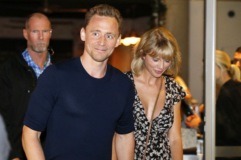 'Loki' - Tom Hiddleston lộ 'hint' đính hôn với bạn gái, chính thức '1 nhà' sau thời gian sống chung? - Hình 7