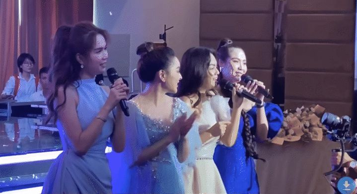 Chuyện gì xảy ra khi hội chị em Phạm Quỳnh Anh - Huyền Lizzie - Ngọc Trinh và... Trang Nemo hát cùng với nhau? - Hình 1