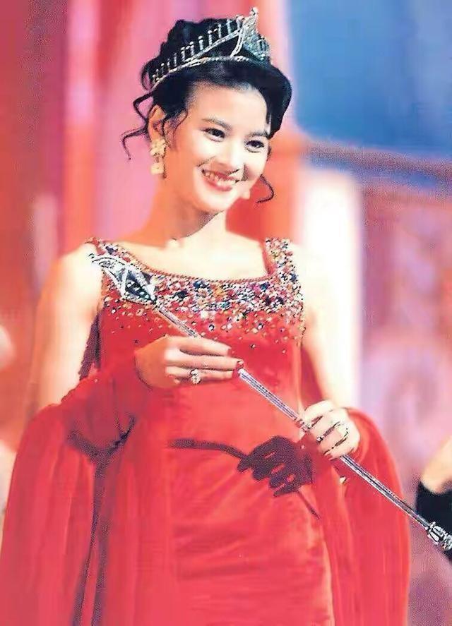 Lê Yến San - Hoa hậu châu Á đầu tiên: Khốn đốn vì chồng vũ phu, nỗ lực tuổi xế chiều tạo nên kỳ tích - Hình 3