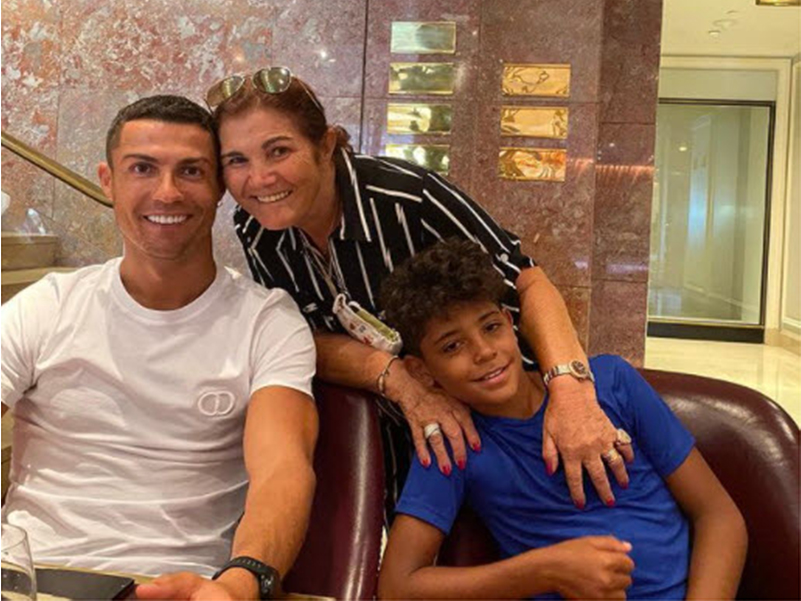 Ronaldo con ấp ủ giấc mơ cùng cha tạo thành cặp song sát trên sân cỏ chuyên nghiệp - Hình 2