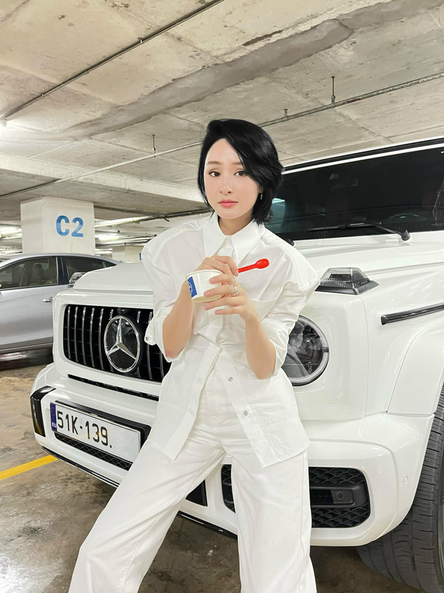 Hiền Hồ tuổi 25: Check-in sân golf nhiều hơn đi hát, mua siêu xe 13 tỷ, hàng hiệu sắm không ngớt tay - Hình 10