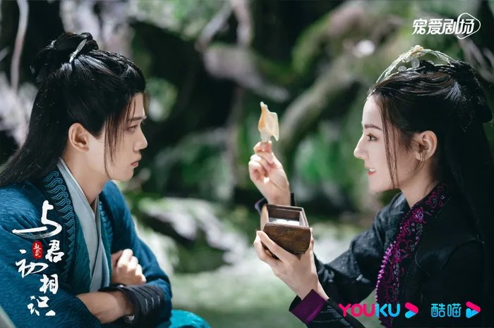 Địch Lệ Nhiệt Ba từ mặt Nhậm Gia Luân vì tính keo kiệt, quyết không tái ngộ dù cát-xê trên trời? - Hình 1