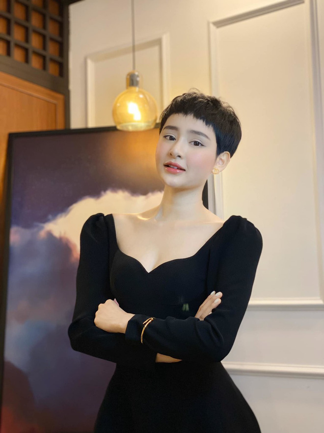 Hiền Hồ tiếp tục lộ ảnh ôm hôn đại gia U60, anh em nương tựa còn rủ nhau đi chùa cực tình - Hình 6