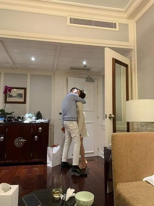 Lộ hàng loạt ảnh tình tứ ôm hôn ở khắp nơi của CEO Hồ Nhân và Hiền Hồ: Anh em nương tựa chăm đi chơi với nhau quá! - Hình 4