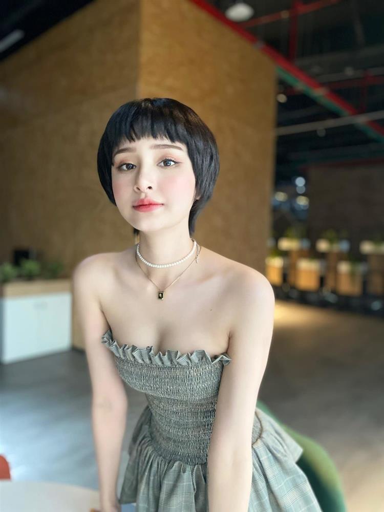 Lộ thêm ảnh Hiền Hồ và đại gia U60 đèo xế xịn nghi đi xem biệt thự? - Hình 6