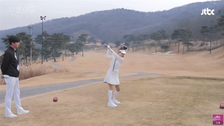 Son Ye Jin đi đánh golf cùng thiếu gia trước thềm đám cưới với Hyun Bin, lên đồ sang chảnh ăn đứt cô ca sĩ Gen Z - Hình 2