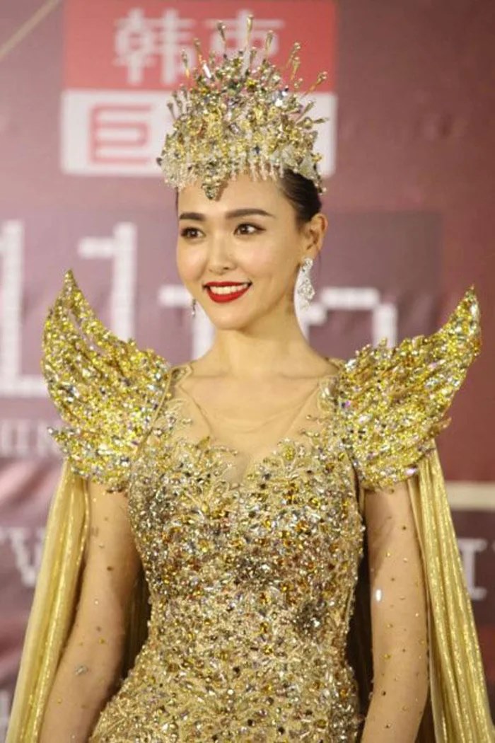 Triệu Lệ Dĩnh, Lưu Diệc Phi và Địch Lệ Nhiệt Ba: Ai là nữ thần Kim Ưng đẳng cấp nhất Cbiz? - Hình 3