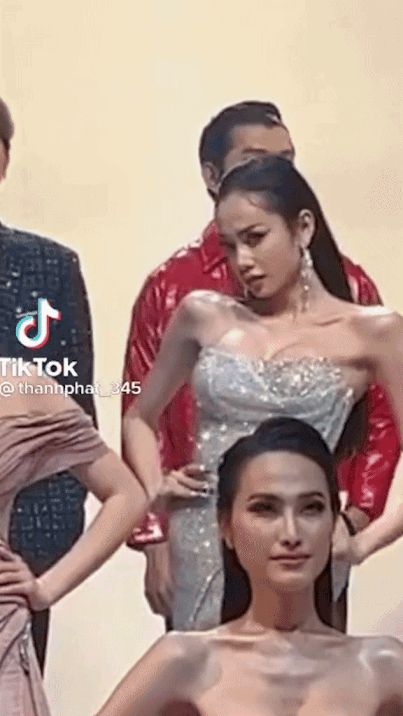 Nhìn lại loạt khoảnh khắc Lương Mỹ Kỳ quá ô dề ở show thời trang: Hất mặt, chu môi, vẫy tay đủ cả - Hình 4