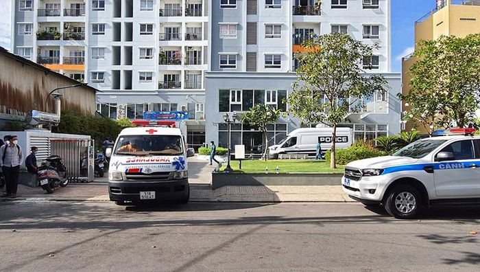 NÓNG TP.HCM: 2 người nhảy lầu tử vong do cháy chung cư, nghi tự phóng hỏa? - Hình 5