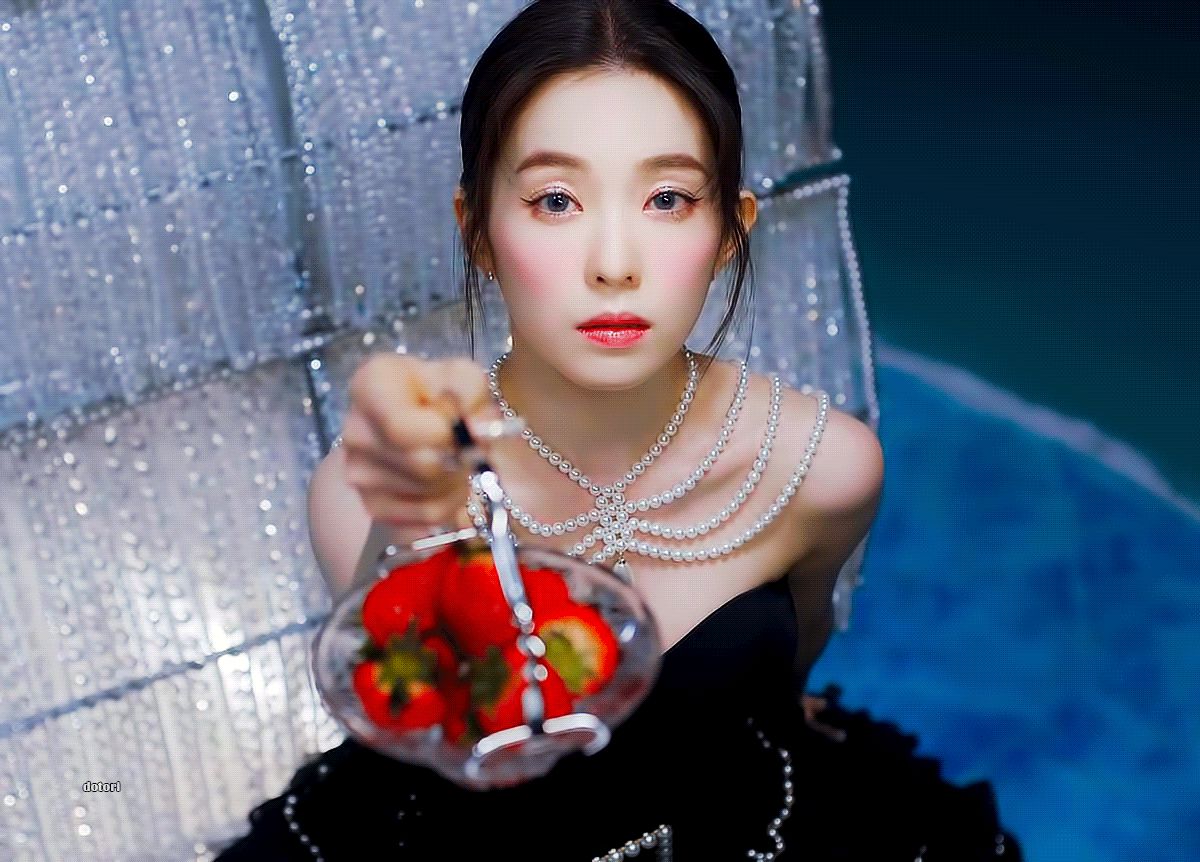 Chuyện gì đây: Irene (Red Velvet) bỗng mời cả showbiz Hàn ăn dâu, chỉ duy nhất 1 người từ chối? - Hình 1