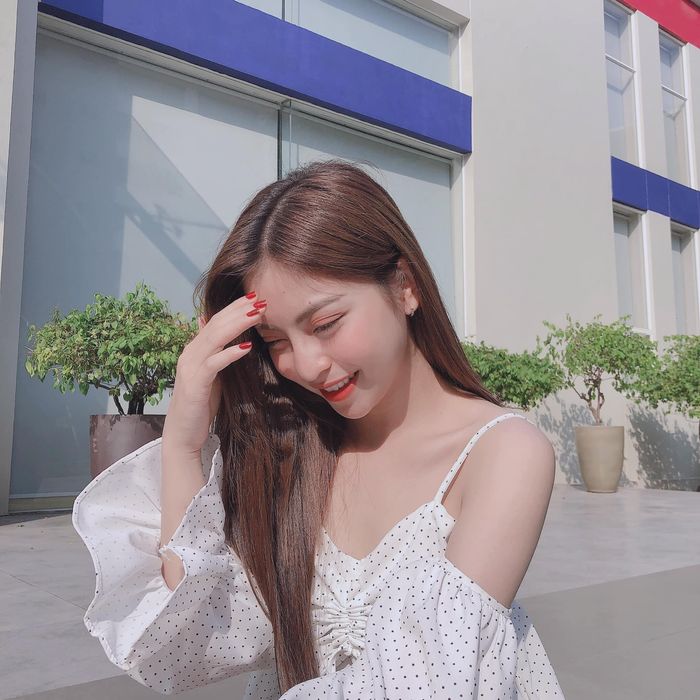 Tình cũ Quang Hải gây choáng với nhan sắc lên hương sau khi lấy chồng đại gia - Hình 16