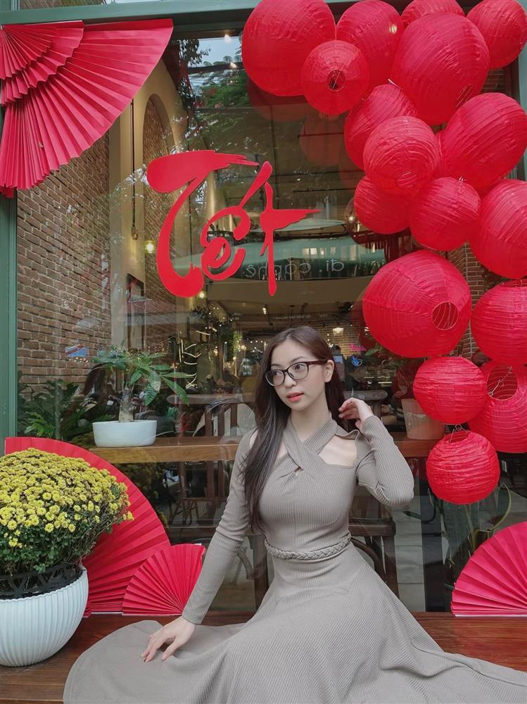 Tình cũ Quang Hải gây choáng với nhan sắc lên hương sau khi lấy chồng đại gia - Hình 10