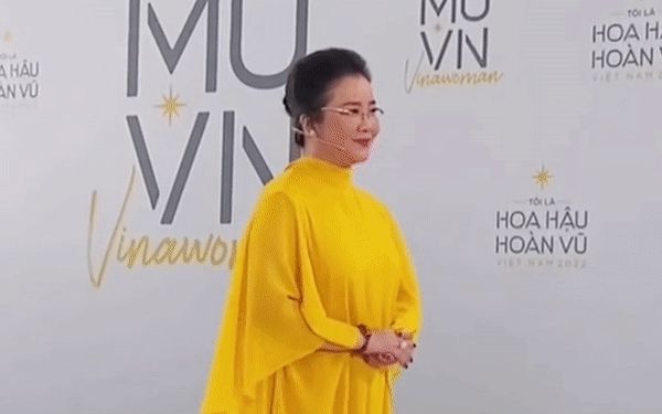 Cô Xuân Trang bất ngờ catwalk ở Miss Universe Vietnam, vừa bước đã bị Vũ Thu Phương chê: Trôi quá? - Hình 2