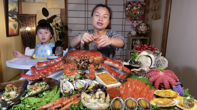 Khoa Pug bị tố xạo nổ mua chuyên cơ với Vương Phạm vẫn chưa chừa, tiếp tục review tàu sân bay tỷ đô? - Hình 6