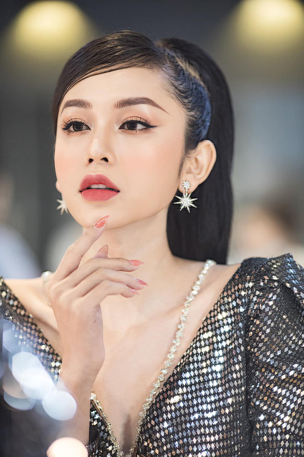 Lương Mỹ Kỳ: Từng được kỳ vọng, nhưng ngày càng làm lố, tự gây mất điểm trong lòng công chúng - Hình 4
