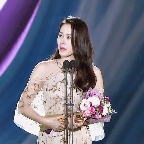 Son Ye Jin và váy trắng: Muốn tinh khôi hay quyến rũ chị đều cân tất, càng ngắm càng nôn đến ngày cưới thôi - Hình 15