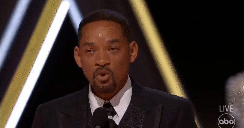 Will Smith bật khóc nhận cúp danh giá sau cú tát tranh cãi nhất Oscar: Tình yêu sẽ khiến bạn làm những điều điên rồ - Hình 3