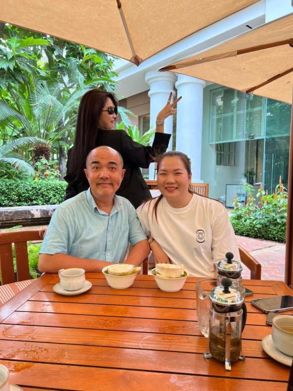 Ngọc Trinh cưng Thúy Kiều như trứng, đích thân tháp tùng trợ lý đi làm nhiệm vụ trong ngành - Hình 2