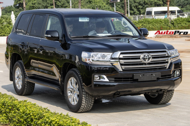 Đem Toyota Land Cruiser xuống ruộng off-road, khổ chủ khóc thét, tiến lùi chục hiệp mới thoát kiếp trâu cày - Hình 4