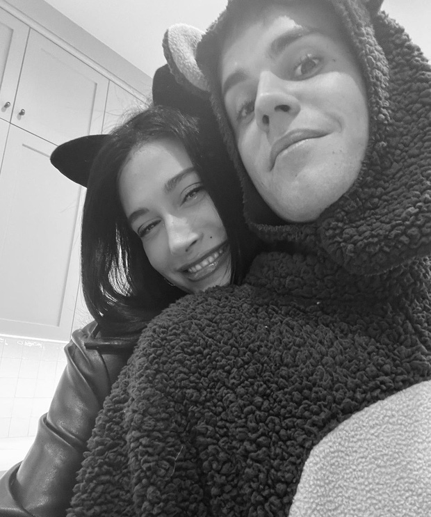 Hailey tung bộ ảnh tình tứ chúc sinh nhật chồng yêu, ai dè sự chú ý đổ dồn vào bàn tay hư của Justin Bieber đặt ở nơi khó nói - Hình 5