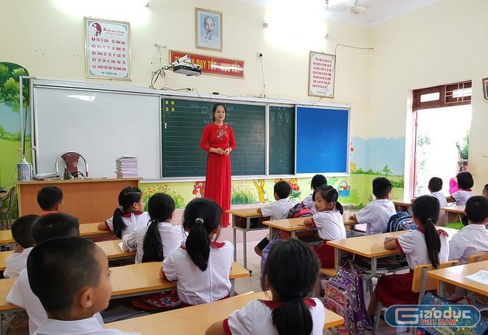 Hỗ trợ sinh hoạt phí dễ thu hút người nghèo, khó hấp dẫn người tài vào sư phạm - Hình 1