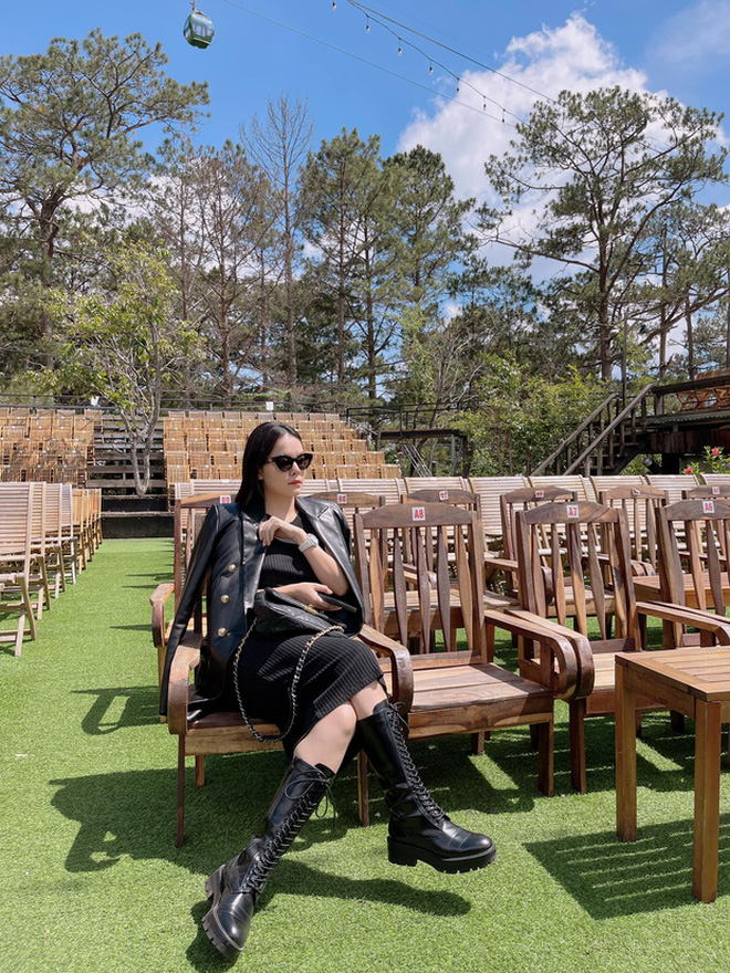 Không chỉ áo bầu, Phạm Quỳnh Anh còn bị soi nụ cười như tượng sáp tại sự kiện: Dấu hiệu trẻ lâu hay là nét giả trân đáng ngờ? - Hình 11