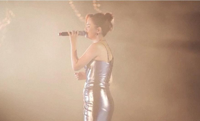 Không chỉ áo bầu, Phạm Quỳnh Anh còn bị soi nụ cười như tượng sáp tại sự kiện: Dấu hiệu trẻ lâu hay là nét giả trân đáng ngờ? - Hình 14