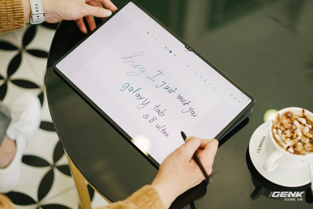 Màn hình siêu to khổng lồ 14.6 inch của Galaxy Tab S8 Ultra: Lợi hại thế nào, ưu nhược ra sao, có đáng thêm 5 triệu? - Hình 3
