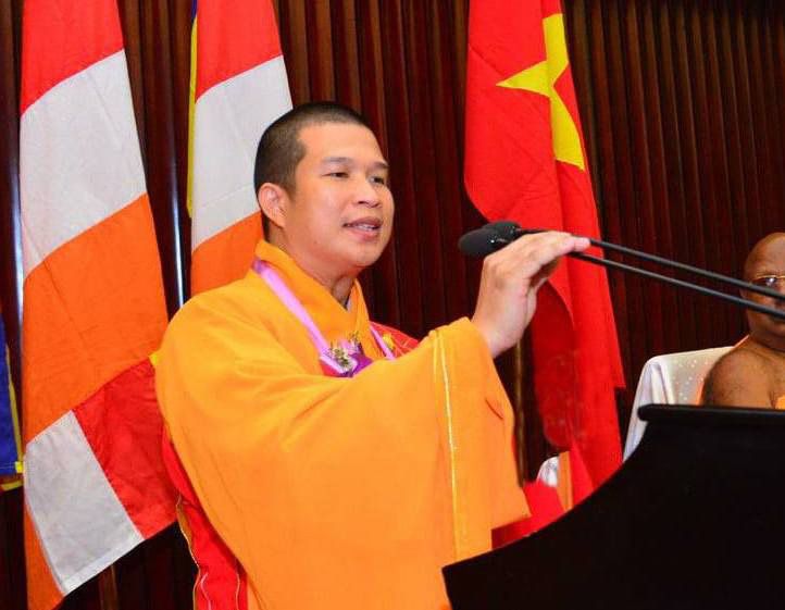 Nữ ca sĩ nổi tiếng bị cựu trụ trì chùa ở Vĩnh Long lừa hơn 13 tỷ đồng - Hình 1