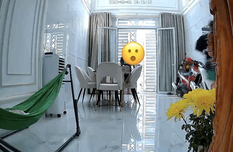 Nữ diễn viên Vbiz ngã sõng soài trên sàn nhà với cú va đập cực mạnh, coi trích xuất camera mà thót tim - Hình 1