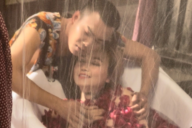 Phú bà Khánh My tuyên bố tặng 3 tỷ, Á hậu cho sờ thử để dập tin đồn dao kéo - Hình 14