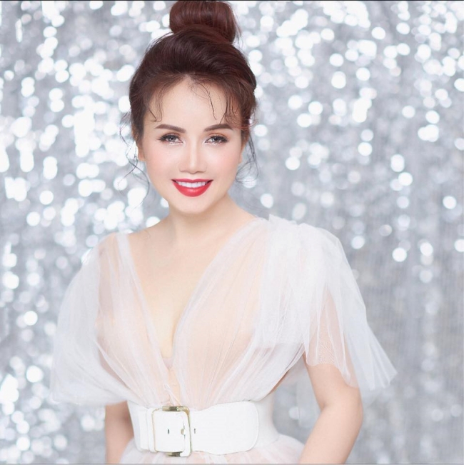 Phú bà Khánh My tuyên bố tặng 3 tỷ, Á hậu cho sờ thử để dập tin đồn dao kéo - Hình 13