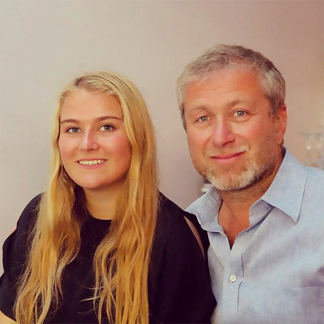Tỉ phú Nga Roman Abramovich gây sốc khi bán CLB Chelsea, lấy tiền ủng hộ Ukraine - Hình 6