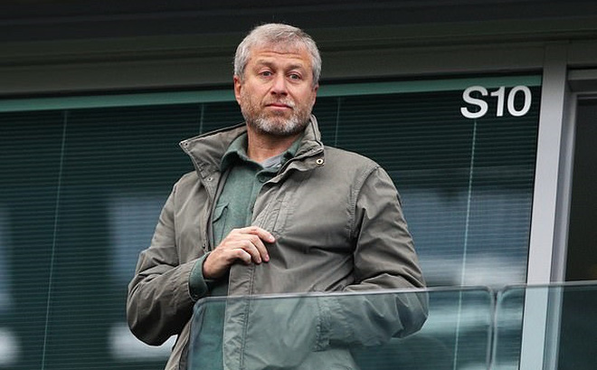 Tỉ phú Nga Roman Abramovich gây sốc khi bán CLB Chelsea, lấy tiền ủng hộ Ukraine - Hình 5