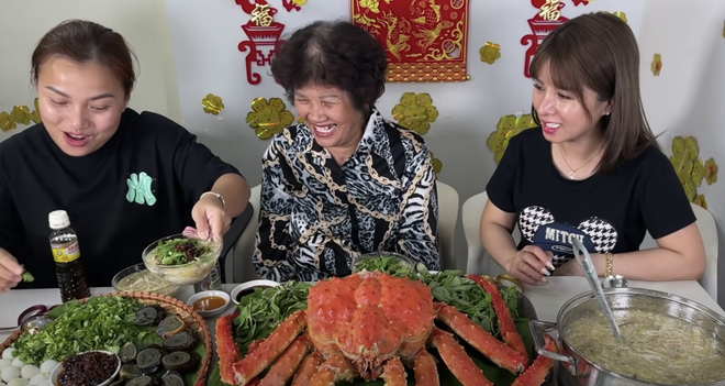 Tranh cãi dữ dội vì Quỳnh Trần JP lấy cua hoàng đế đắt đỏ để... nấu soup bị chê là lãng phí: Ủa, tiền ai người nấy xài chứ? - Hình 2