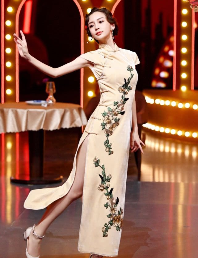 Địch Lệ Nhiệt Ba, Cảnh Điềm, ai xứng đáng TOP 1 nữ thần sườn xám nức tiếng Cbiz - Hình 11