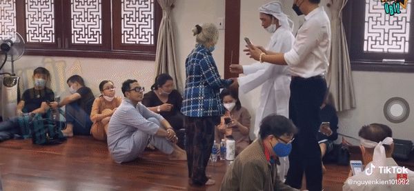 Nghệ sĩ Hồng Sáp lên tiếng làm sáng tỏ đoạn clip netizen nghi bị ngó lơ: Thoại Mỹ là người rất đàng hoàng, đừng nên nghĩ như thế, tội cho Thoại Mỹ - Hình 3