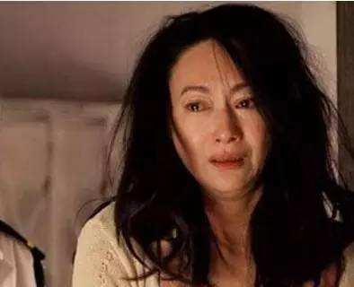 Huệ Anh Hồng - Hậu duệ quý tộc, 3 tuổi làm ăn mày, đóng phim đến suýt bán mạng, bị lừa chụp ảnh nóng - Hình 6