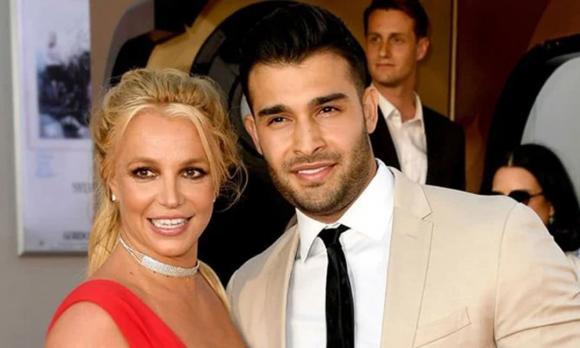 Britney Spears đã bí mật kết hôn với bạn trai, nữ ca sĩ còn gọi Sam Asghari là chồng - Hình 1