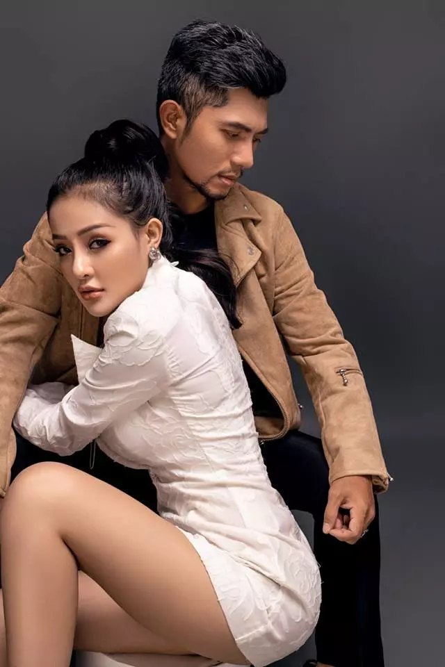 Ngân 98 tung ảnh ăn kem khiêu khích, đôi tay hư nâng gò bồng siêu to khổng lồ - Hình 6