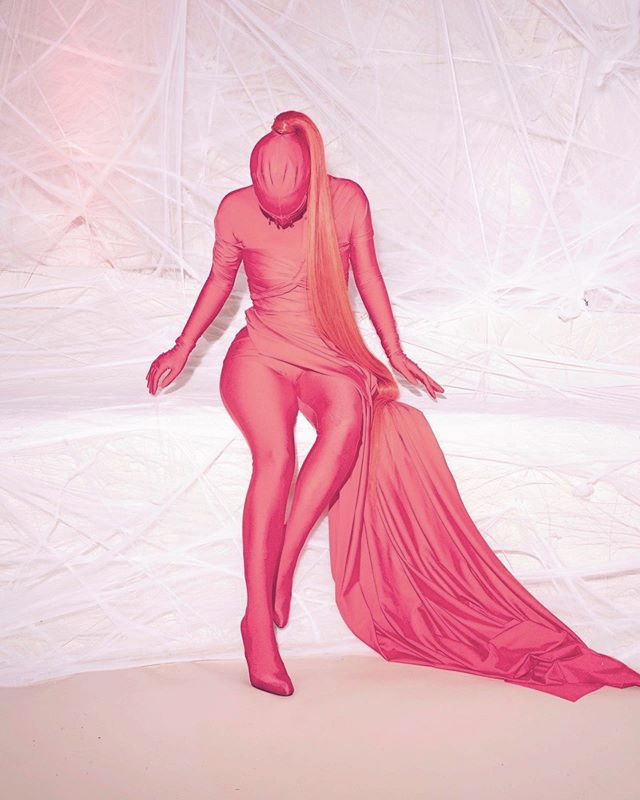 Mỹ nhân siêu vòng 3 Kim Kardashian quấn băng dính quanh người - bộ trang phục gây sốc cực mạnh - Hình 8