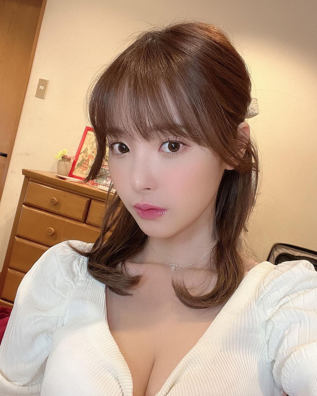 Quảng cáo cho game NFT, hot girl phim Nhật bất ngờ vượt xa Yua Mikami về danh tiếng - Hình 1