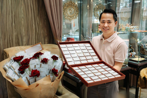 SỐC: Đại gia Cần Thơ mua bó hoa làm từ 99 viên kim cương dịp 8/3, chủ shop vừa chốt đơn vừa tụt 10 đơn vị huyết áp - Hình 1