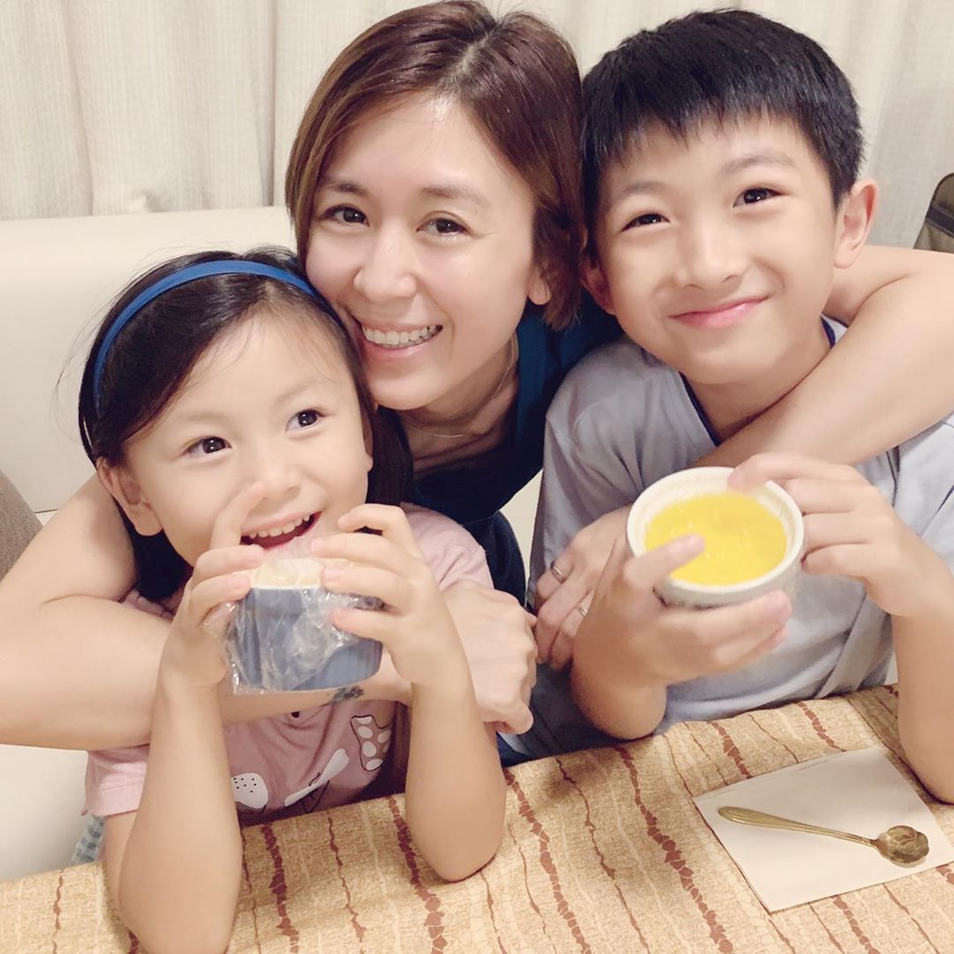 Đường Ninh: Nữ thần TVB bị chồng bỏ, 41 tuổi dọn vệ sinh kiếm sống nuôi con - Hình 7