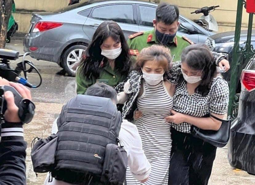 Cô gái phóng hỏa suy sụp, bước đi không nổi sau gây án - bạn trai tiết lộ tính cách bạo lực lúc yêu - Hình 3