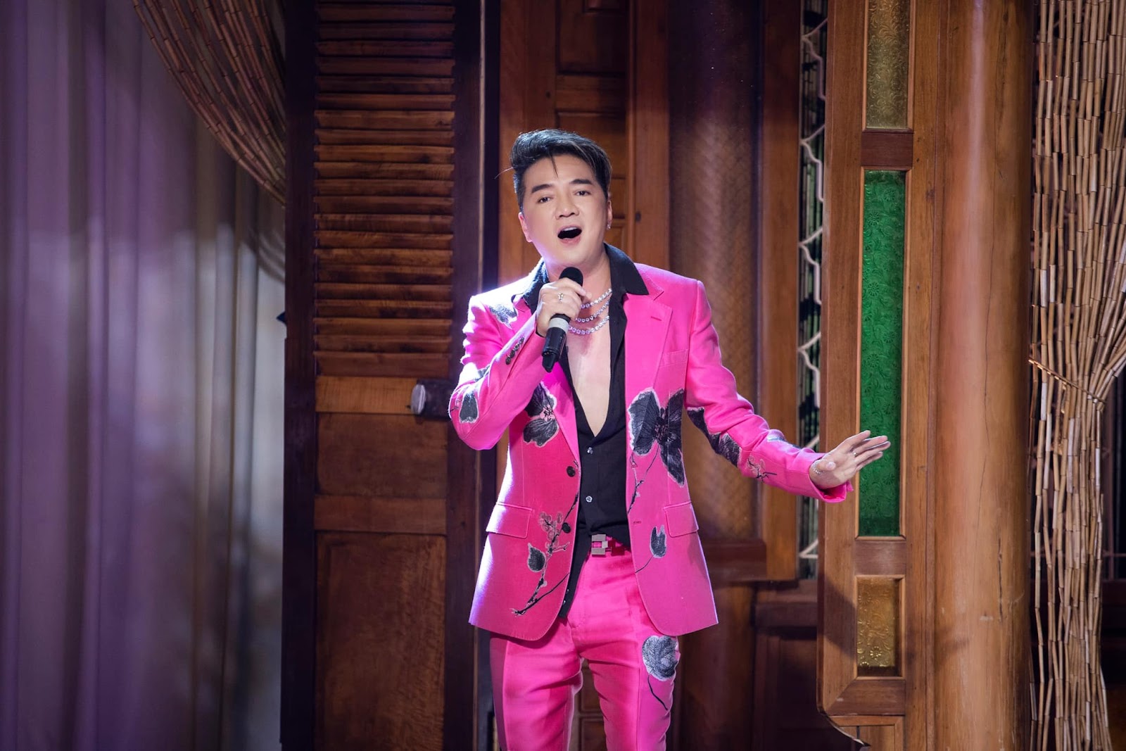 Đàm Vĩnh Hưng tâm trạng sau khi bà Phương Hằng ngồi sau song sắt: Cố tìm lại ký ức hạnh phúc của ngày tháng cũ - Hình 1