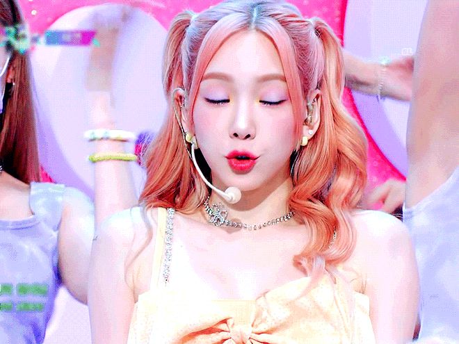 Taeyeon có biệt tài sang chảnh hóa vạn vật: Hóa hết từ quý cô đến công chúa kiêu kỳ, biến phụ kiện 55 ngàn thành đồ cao cấp - Hình 16