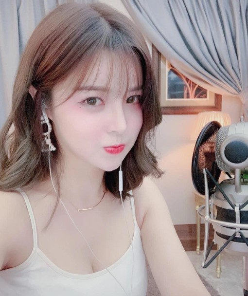 Tô Ân và loạt streamer đình đám bị cấm sóng vì khoe điểm nhạy cảm trên sóng livestream - Hình 5