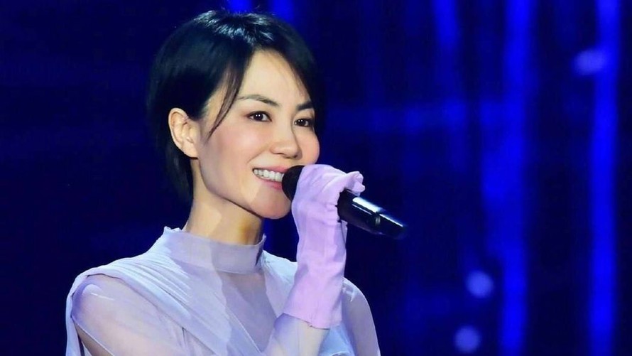 Vương Phi gây choáng với nhan sắc ở tuổi 52, Tạ Đình Phong mê mệt suốt bao năm là có lý do - Hình 4